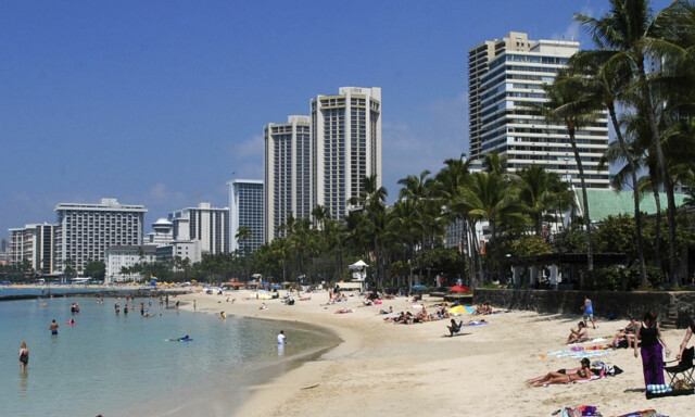 Hawaii forbyr solkrem som skader miljøet